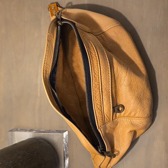 Parker Thatch Sling In Butterscotch - Picture 3 of 10